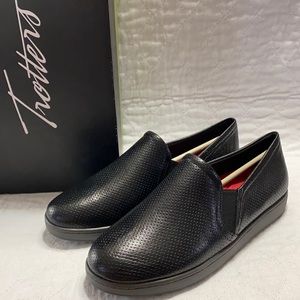 Trotters size 7w women’s slip on shoes